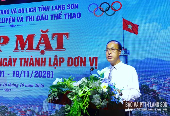 Giám đốc Trung tâm Huấn luyện và Thi đấu thể thao tỉnh phát biểu ôn lại truyền thống của đơn vị