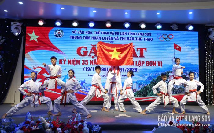 Tiết mục võ thuật biểu diễn trong chương trình
