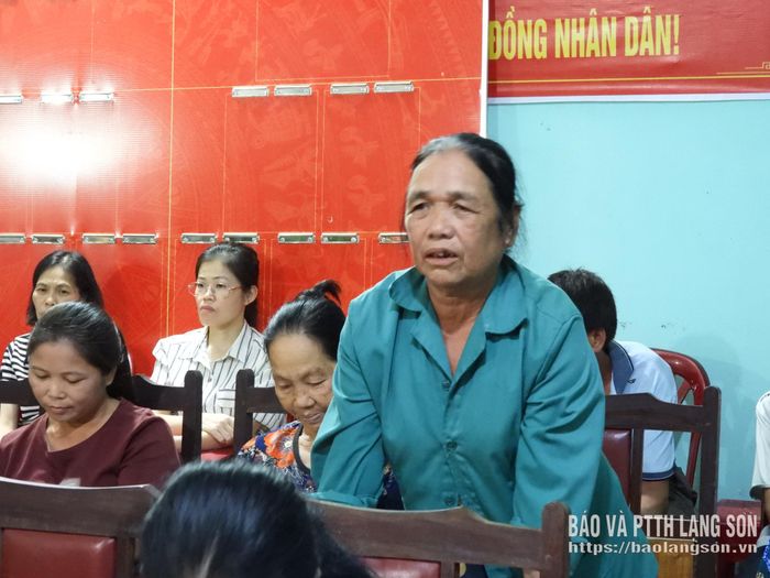 Đại diện hộ dân bị ảnh hưởng dự án phát biểu tại hội nghị