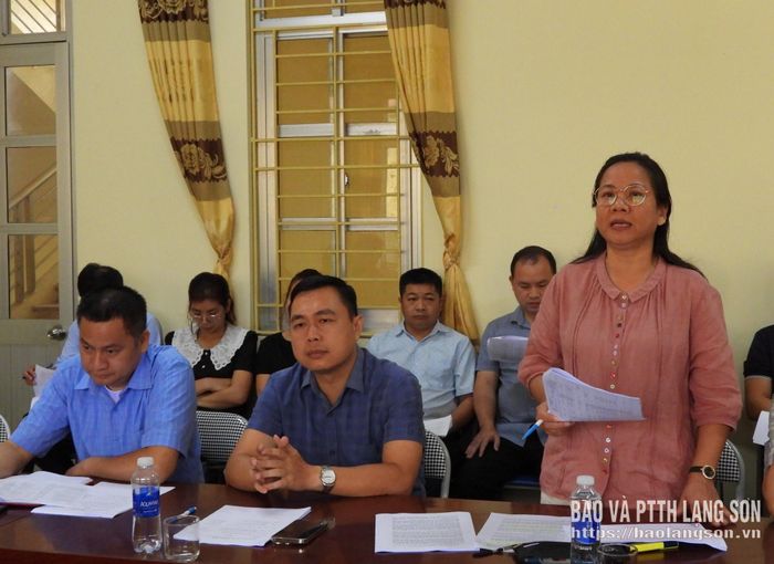 Lãnh đạo xã Tân Tiến phát biểu tại cuộc họp