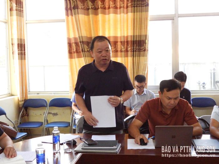 Lãnh đạo UBND xã Thất Khê phát biểu tại cuộc họp