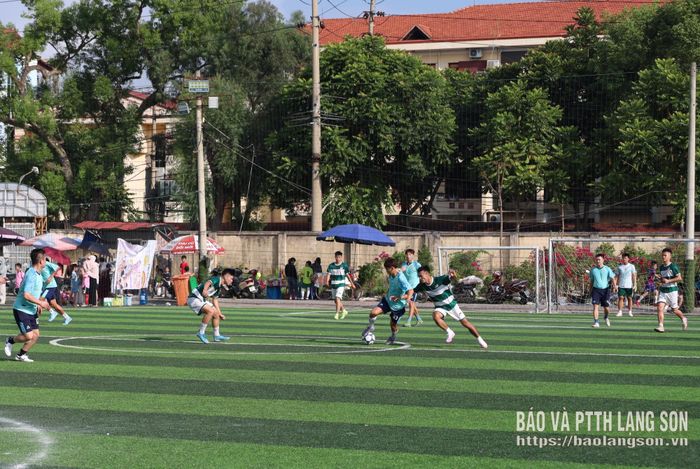 Trận thi đấu giữa đội Sở Văn hóa, Thể thao và Du lịch và đội Công ty Cổ phần Vận tải thương mại Bảo Nguyên