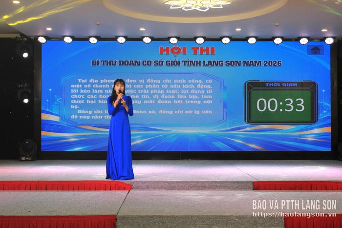 Thí sinh tham gia phần thi “Bí thư Đoàn cơ sở - bản lĩnh” 