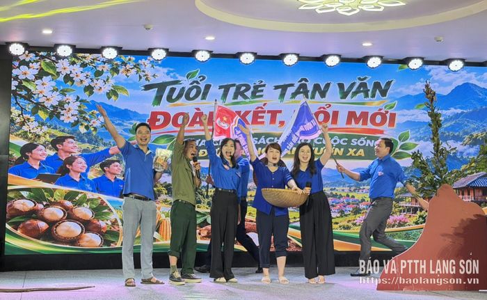 Thí sinh tham gia phần thi “Bí thư Đoàn cơ sở - tài năng”