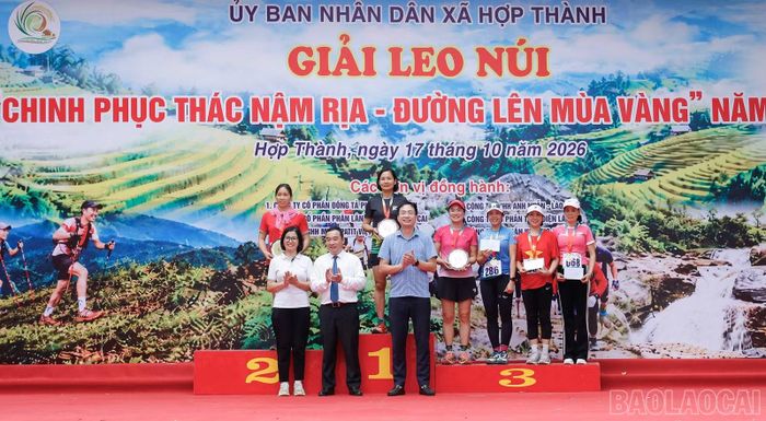 Ban tổ chức trao giải cho các vận động viên xuất sắc nội dung nữ trên 41 tuổi.