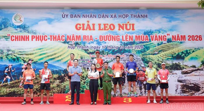 Ban tổ chức trao giải cho các vận động viên xuất sắc nội dung nam trên 41 tuổi.
