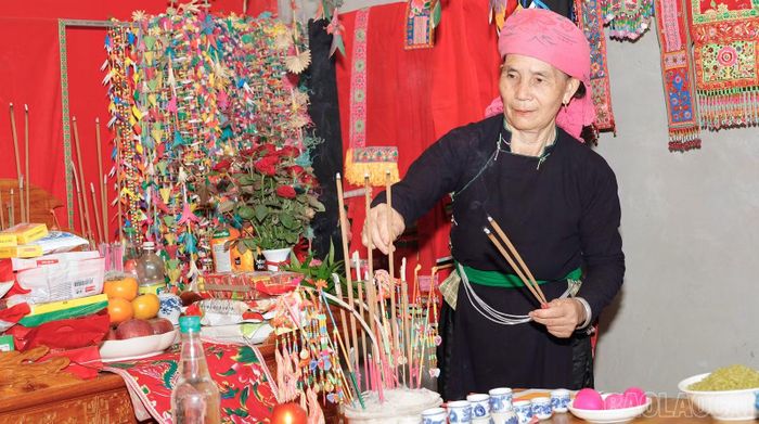 Những nghi thức được thực hành theo phong tục truyền thống, góp phần lưu giữ các giá trị văn hóa được cộng đồng người Tày trao truyền qua nhiều thế hệ.
