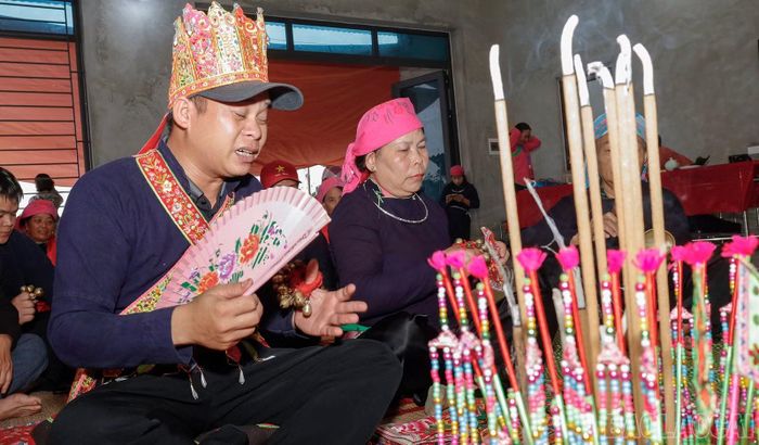 Qua lời Then, người thực hành nghi lễ gửi gắm những mong ước về cuộc sống bình an, gia đình no ấm và mùa màng thuận lợi.