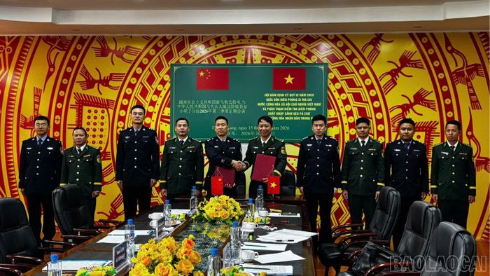 Đồn Biên phòng Si Ma Cai và Phân Trạm Kiểm tra Biên phòng xuất nhập cảnh Seo Pả Chư ký biên bản hội đàm.