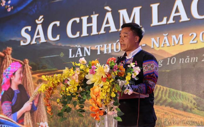 Đồng chí Đỗ Công Chúng - Phó Chủ tịch UBND xã Lao Chải phát biểu khai mạc lễ hội.