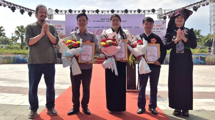 Giải Ba trao cho các đội: xã Nghĩa Đô, phường Nghĩa Lộ, xã Phong Dụ Thượng.