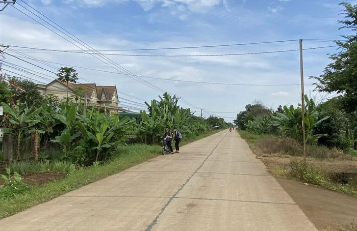 Từ sự đồng thuận từng bước được tạo dựng, người dân thôn Đoàn Kết đã cùng góp công, góp của hoàn thành đường giao thông nông thôn