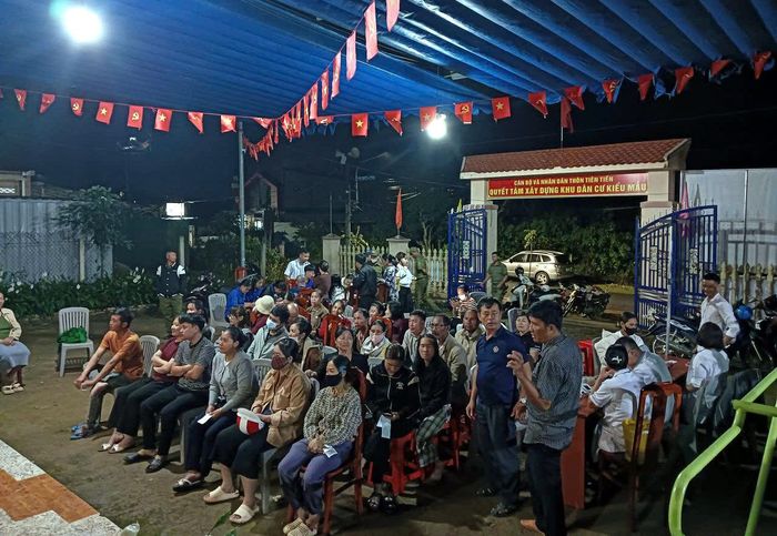 Trung tâm Y tế khu vực Lâm Hà khám sức khỏe toàn dân ở thôn Ko Ya, xã Đinh Văn Lâm Hà ca đêm từ 16 giờ -20h30 ngày 14/10.