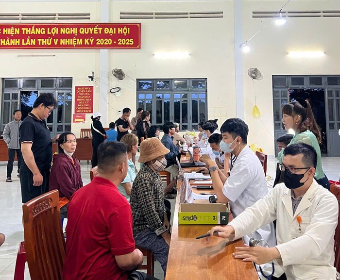 Trung tâm Y tế khu vực Đức Trọng tổ chức khám sức khỏe cho người dân trên địa bàn