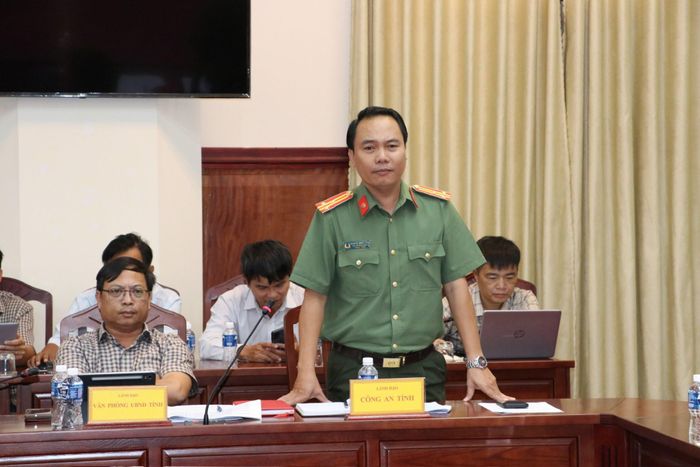 Đại diện công an tỉnh nêu ý kiến tại cuộc họp