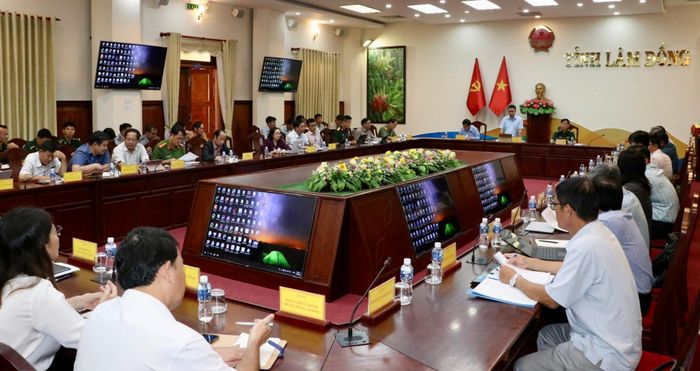 Toàn cảnh cuộc họp sáng 17/10