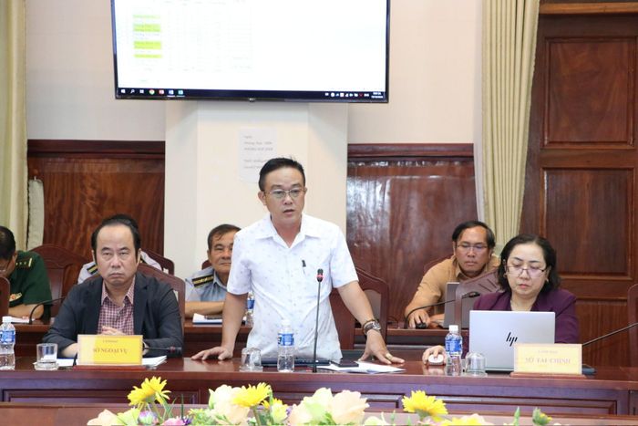 Đại diện lãnh đạo phường Bình Thuận nêu ý kiến