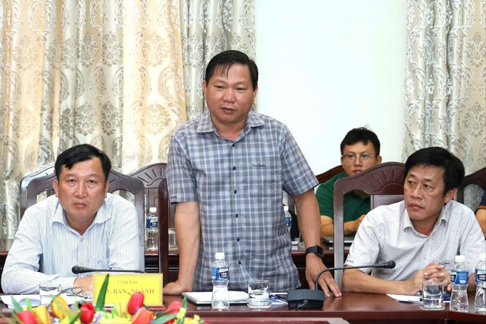 Phó Giám đốc Sở Nông nghiệp và Môi trường tỉnh Lâm Đồng Huỳnh Duy Khôi báo cáo tại cuộc họp
