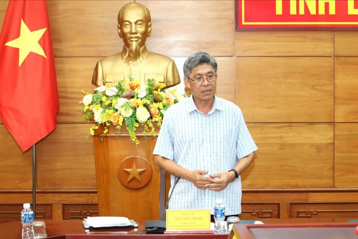 Đồng chí Nguyễn Minh, Tỉnh ủy viên, Phó Chủ tịch UBND tỉnh Lâm Đồng phát biểu tại cuộc họp