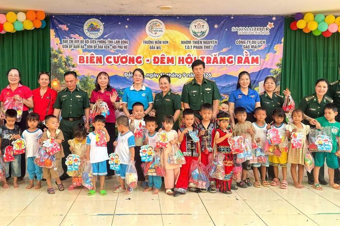 Hội Phụ nữ BĐBP tỉnh Lâm Đồng phối hợp tổ chức chương trình "Biên cương - Đêm hội trăng rằm" tại xã Đắk Wil, tỉnh Lâm Đồng