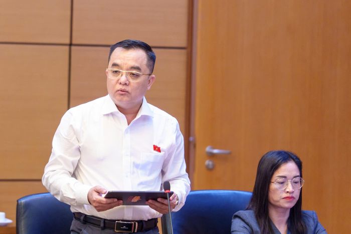 Đại biểu Huỳnh Ngọc Liêm, Đoàn ĐBQH tỉnh Lâm Đồng phát biểu tại phiên thảo luận