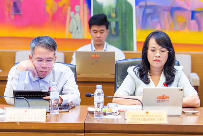 ĐBQH thuộc Đoàn ĐBQH tỉnh Lâm Đồng tham dự phiên thảo luận
