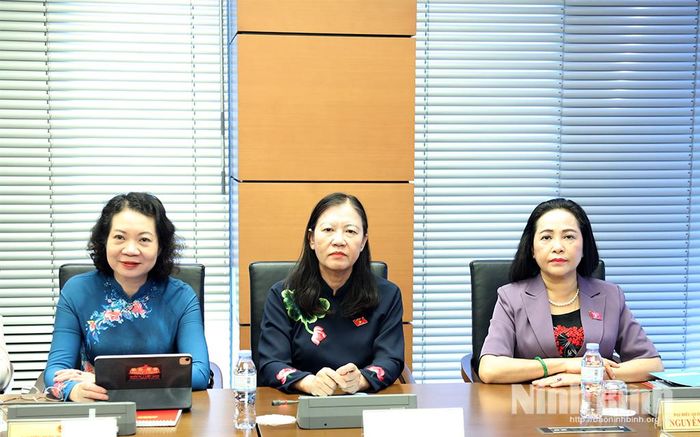 Các đại biểu Đoàn ĐBQH tỉnh Ninh Bình dự phiên thảo luận Tổ.