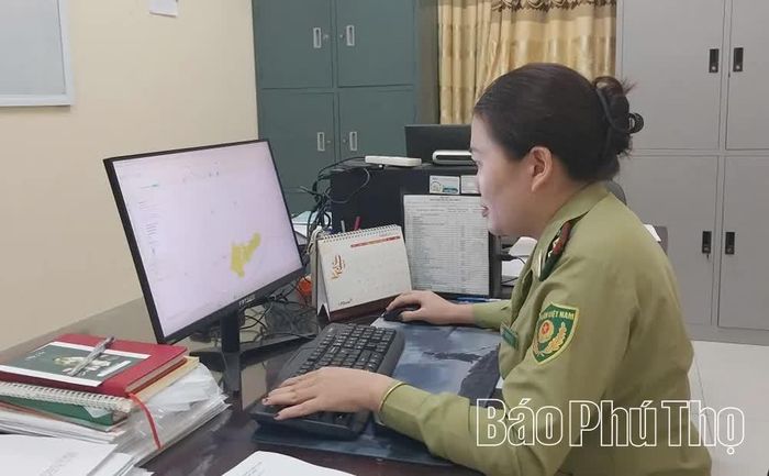 Nữ kiểm lâm Hà Thu Thủy ứng dụng công nghệ số trong theo dõi, quản lý và bảo vệ rừng.