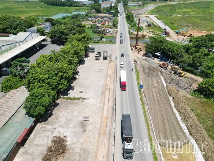 Thi công Dự án cải tạo, mở rộng Quốc lộ 2 đoạn Vĩnh Yên - Việt Trì, góp phần nâng cao năng lực kết nối giao thông trên địa bàn tỉnh.
