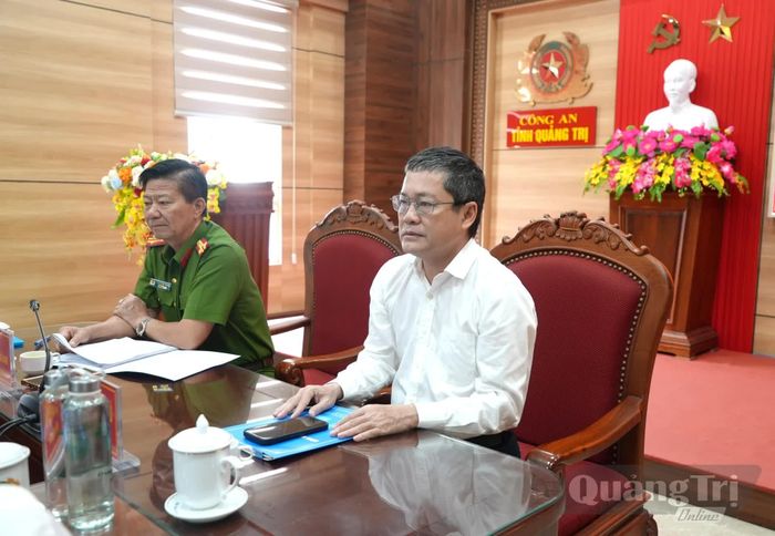 Đồng chí Phan Phong Phú, Phó Chủ tịch UBND tỉnh tham dự hội nghị tại điểm cầu Công an tỉnh Quảng Trị - Ảnh: T.Đ