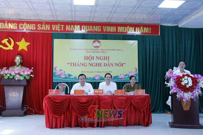 Các đồng chí chủ trì hội nghị.