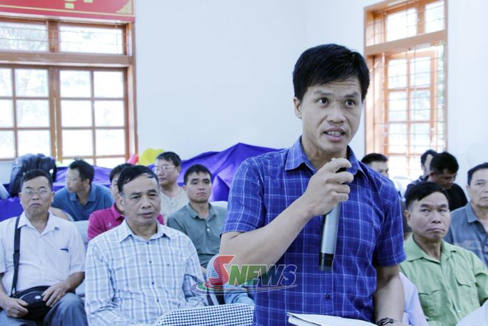 Bí thư,Trưởng bản bản Muổi Nọi kiến nghị tại hội nghị.