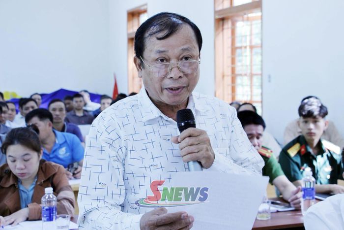 Đại diện Hội Người cao tuổi xã Muổi Nọi kiến nghị tại hội nghị.
