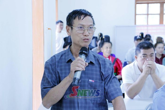 Bí thư, Trưởng bản Đông Hưng kiến nghị tại hội nghị.