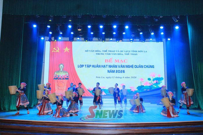 Tập huấn hạt nhân văn nghệ quần chúng.