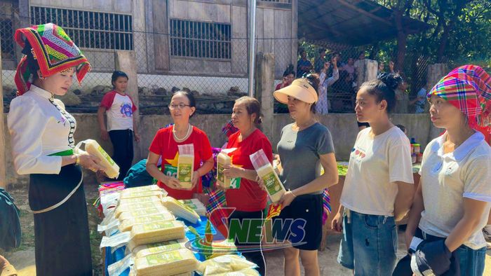 Gạo nếp tan bản It, xã Mường La là sản phẩm nông sản nổi tiếng được nhiều VĐV và du khách quan tâm
