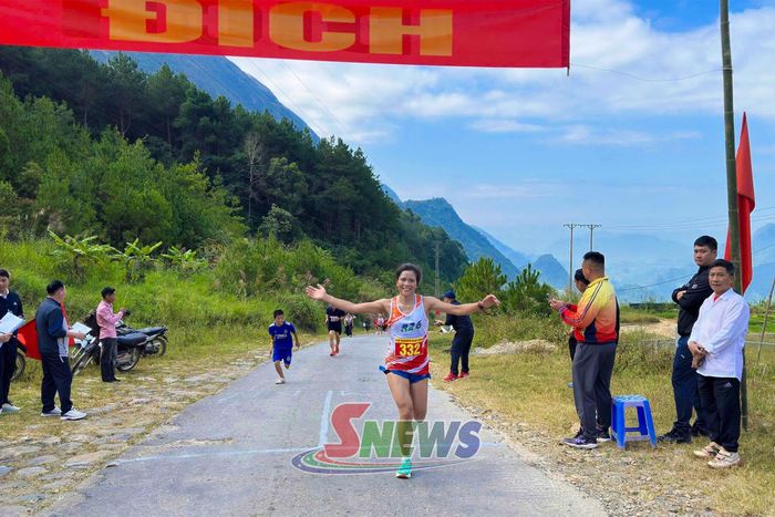 Các thí sinh hoàn thành thử thách trên cung đường chạy