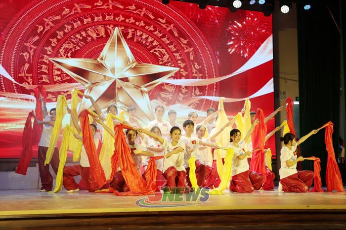 Tiết mục nhảy hiện đại tại Hội thi