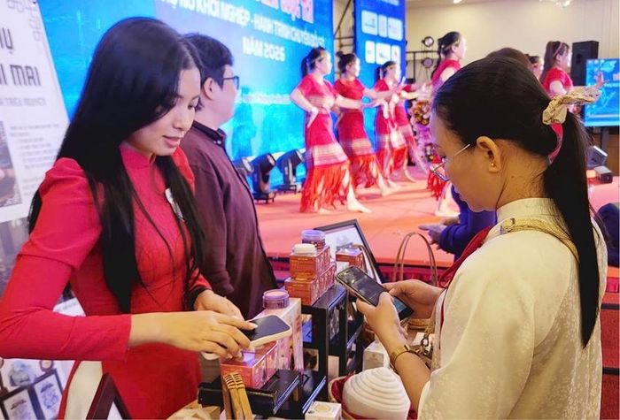 Giới thiệu, giao dịch sản phẩm khởi nghiệp thông qua môi trường số.