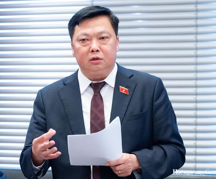  Đại biểu Phạm Hùng Thắng, Đoàn ĐBQH tỉnh Ninh Bình cho rằng, luật cần tập trung vào những vấn đề chung, mang tính nguyên tắc. Ảnh: Đoàn ĐBQH thành phố cung cấp