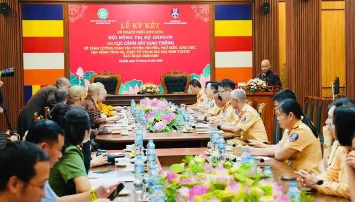Quang cảnh buổi lễ ký kết
