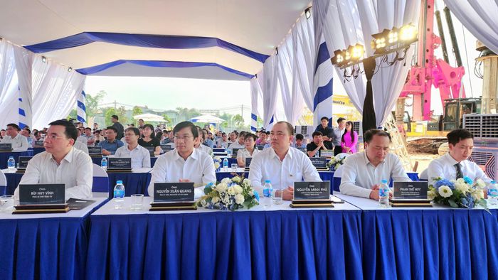 Lãnh đạo tỉnh Phú Thọ và các Sở, ngành dự lễ khởi công.