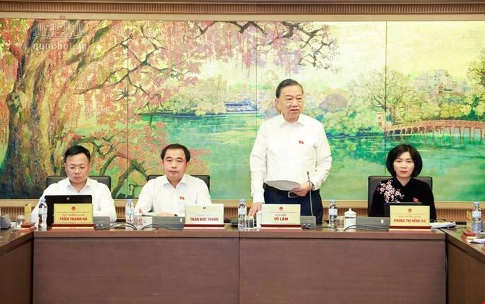 Tổng Bí thư, Chủ tịch nước Tô Lâm phát biểu thảo luận tại tổ sáng 17/10. Ảnh: Media Quốc hội.