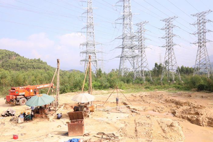 Dự án Hạ tầng giao thông kết nối Vùng Thủ đô (Vành đai 5) mới bàn giao được 15,92/26,7km mặt bằng, đạt gần 60%.