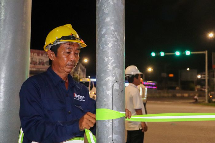 Cọc tiêu, dây cảnh báo được bố trí tại các lối ra, vào cao tốc.
