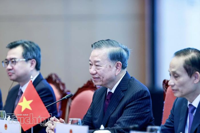 Tổng Bí thư, Chủ tịch nước Tô Lâm chào mừng Tổng thống Thụy Sĩ Guy Parmelin lần đầu tiên đến Việt Nam trên cương vị Tổng thống.