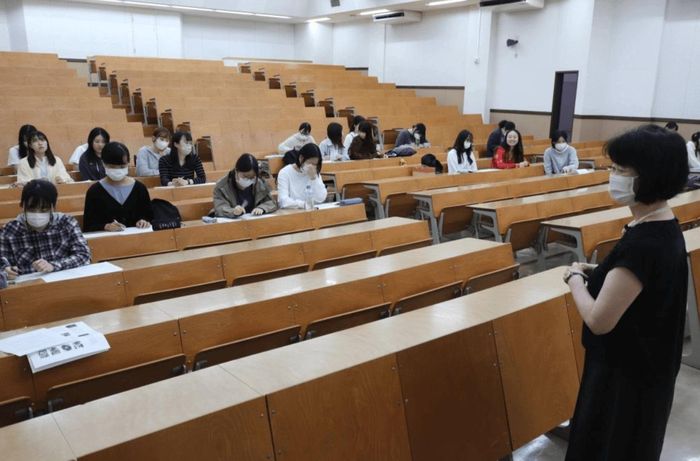 Số lượng đại học nữ tại Nhật Bản đã giảm một phần ba kể từ năm 1998, xuống còn 66 trường vào năm 2025. Ảnh: Kahoku Shimpo/Japan Times