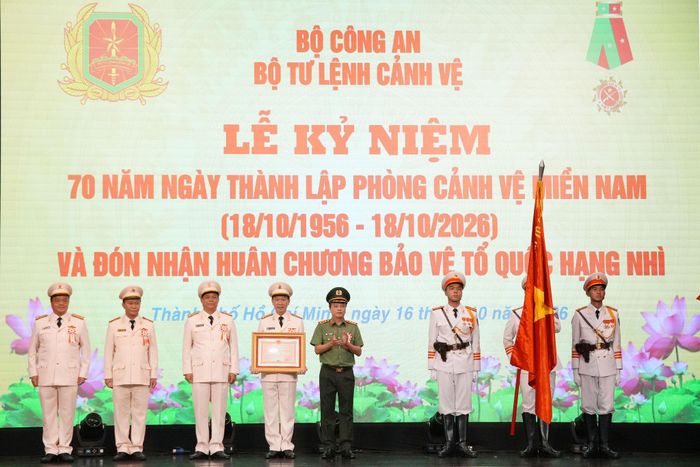 Kỷ niệm 70 năm Ngày thành lập, Phòng Cảnh vệ miền Nam vinh dự đón nhận Huân chương Bảo vệ Tổ quốc hạng Nhì