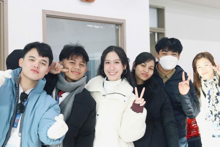 “Mình hy vọng đoàn đại biểu Việt Nam sẽ thể hiện rõ khát vọng hội nhập quốc tế sâu rộng nhưng luôn giữ được bản sắc, giá trị riêng giữa một môi trường có rất nhiều đại diện xuất sắc đến từ các quốc gia trong khu vực”, Hải Anh chia sẻ.