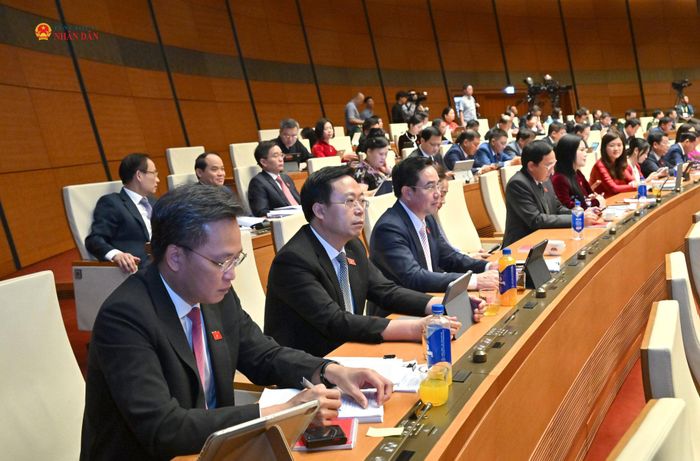 Các đại biểu tham dự phiên họp. Ảnh: Hồ Long